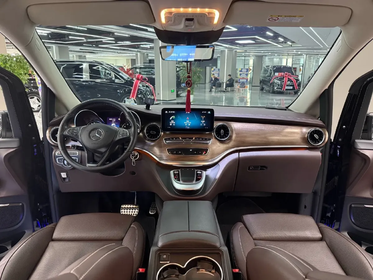 2022 Mercedes-Benz V Class 2.0T 211HP L4 9AT,autocango,china used car exporter,china ev exporter,chinese used car exporter,chinese used ev exporter