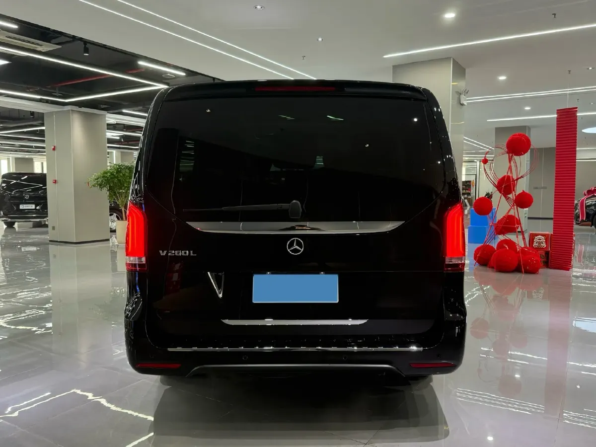 2022 Mercedes-Benz V Class 2.0T 211HP L4 9AT,autocango,china used car exporter,china ev exporter,chinese used car exporter,chinese used ev exporter