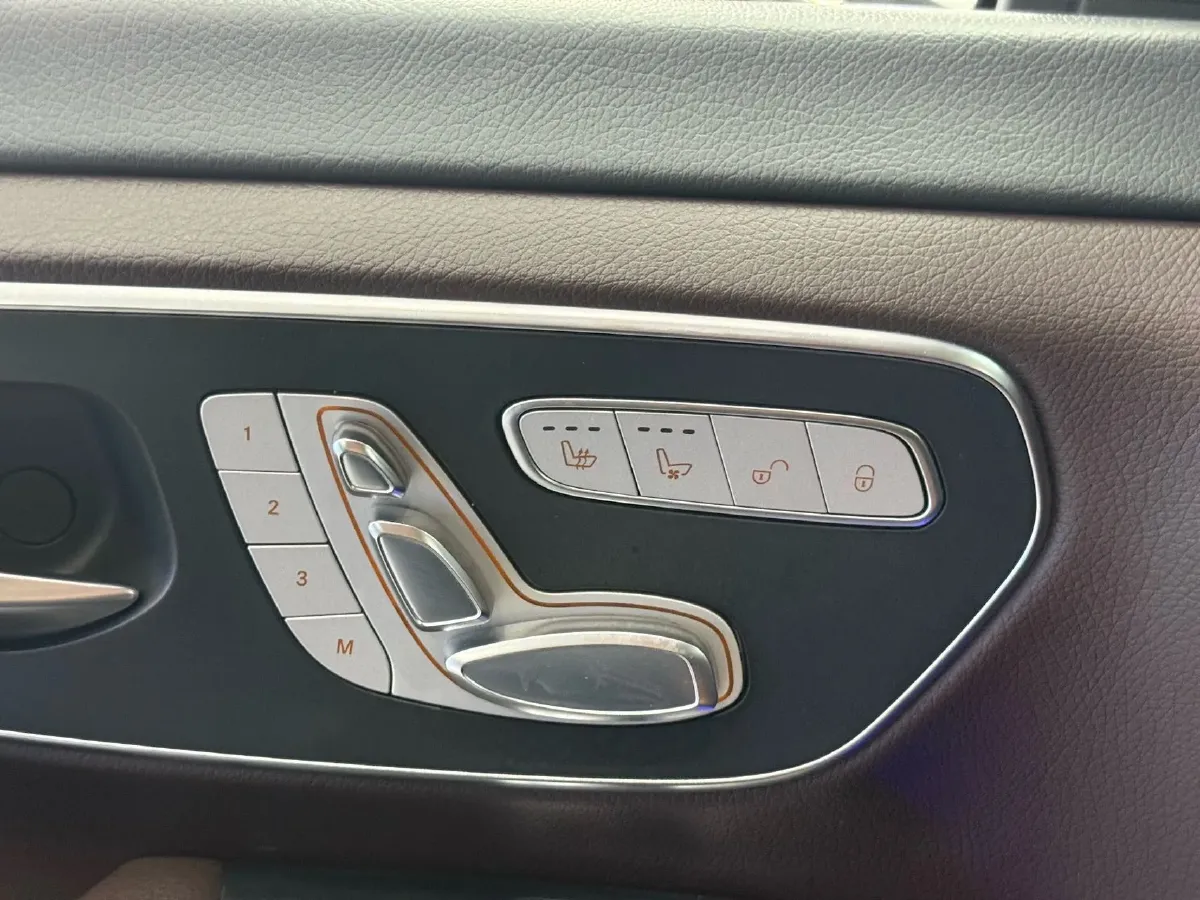 2022 Mercedes-Benz V Class 2.0T 211HP L4 9AT,autocango,china used car exporter,china ev exporter,chinese used car exporter,chinese used ev exporter