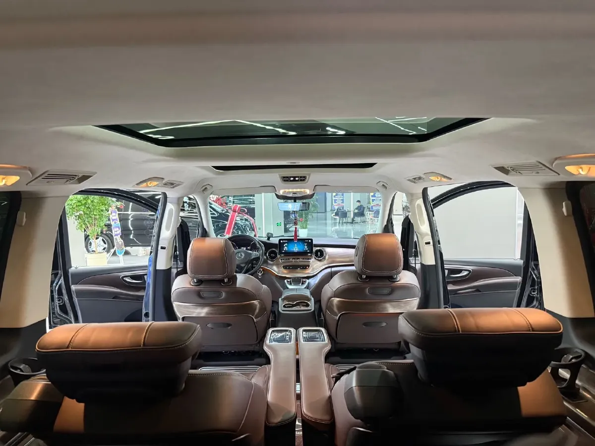 2022 Mercedes-Benz V Class 2.0T 211HP L4 9AT,autocango,china used car exporter,china ev exporter,chinese used car exporter,chinese used ev exporter