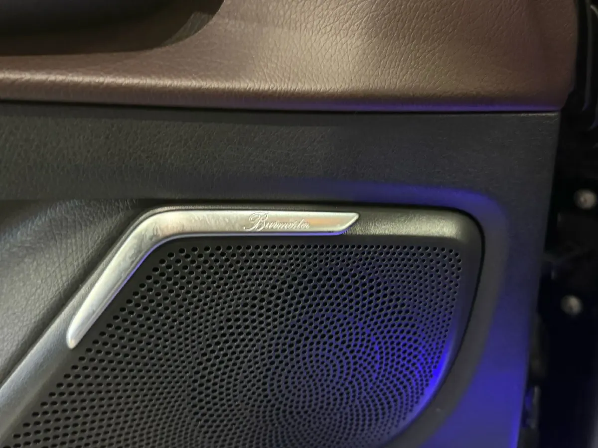 2022 Mercedes-Benz V Class 2.0T 211HP L4 9AT,autocango,china used car exporter,china ev exporter,chinese used car exporter,chinese used ev exporter