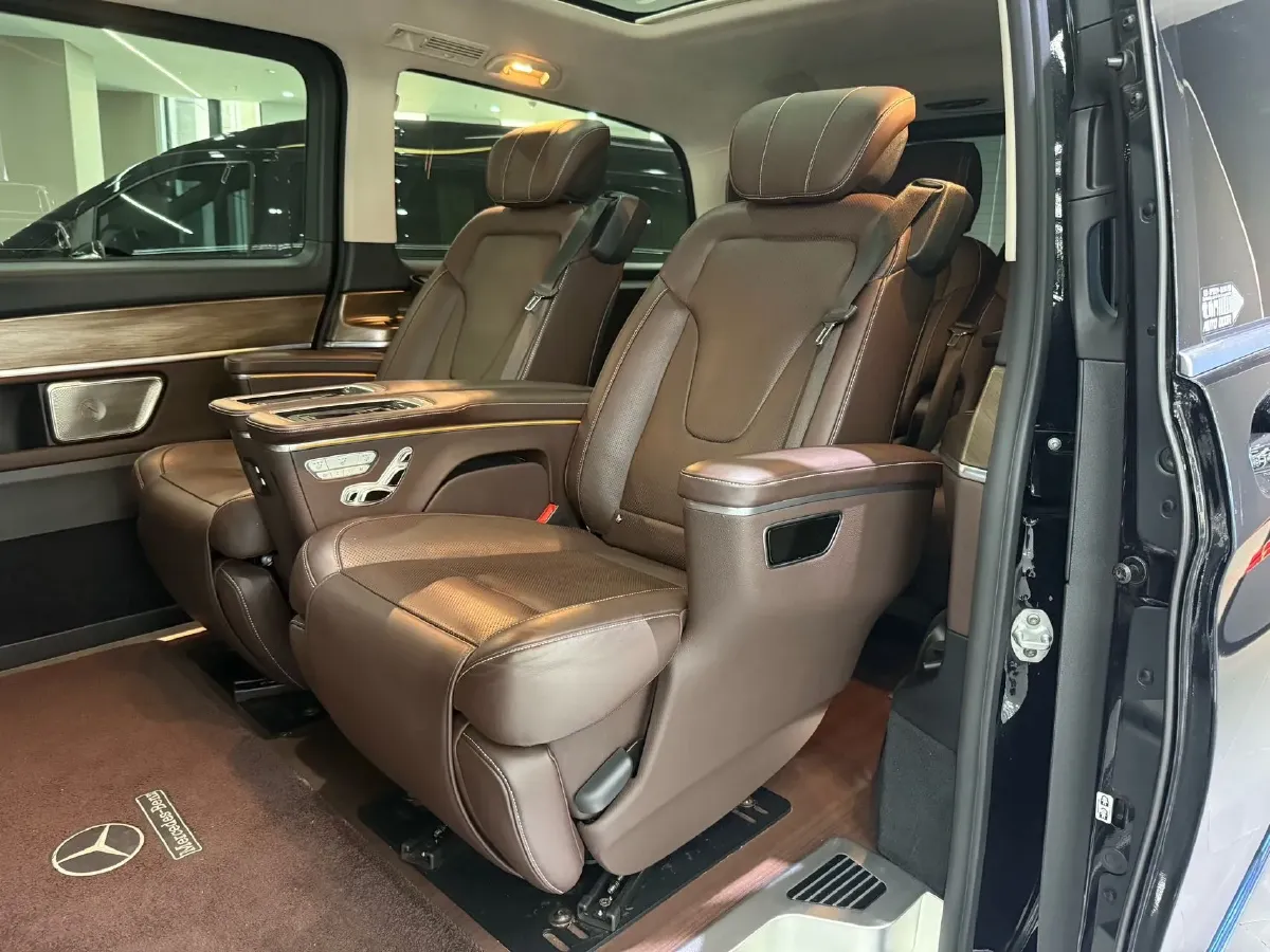 2022 Mercedes-Benz V Class 2.0T 211HP L4 9AT,autocango,china used car exporter,china ev exporter,chinese used car exporter,chinese used ev exporter