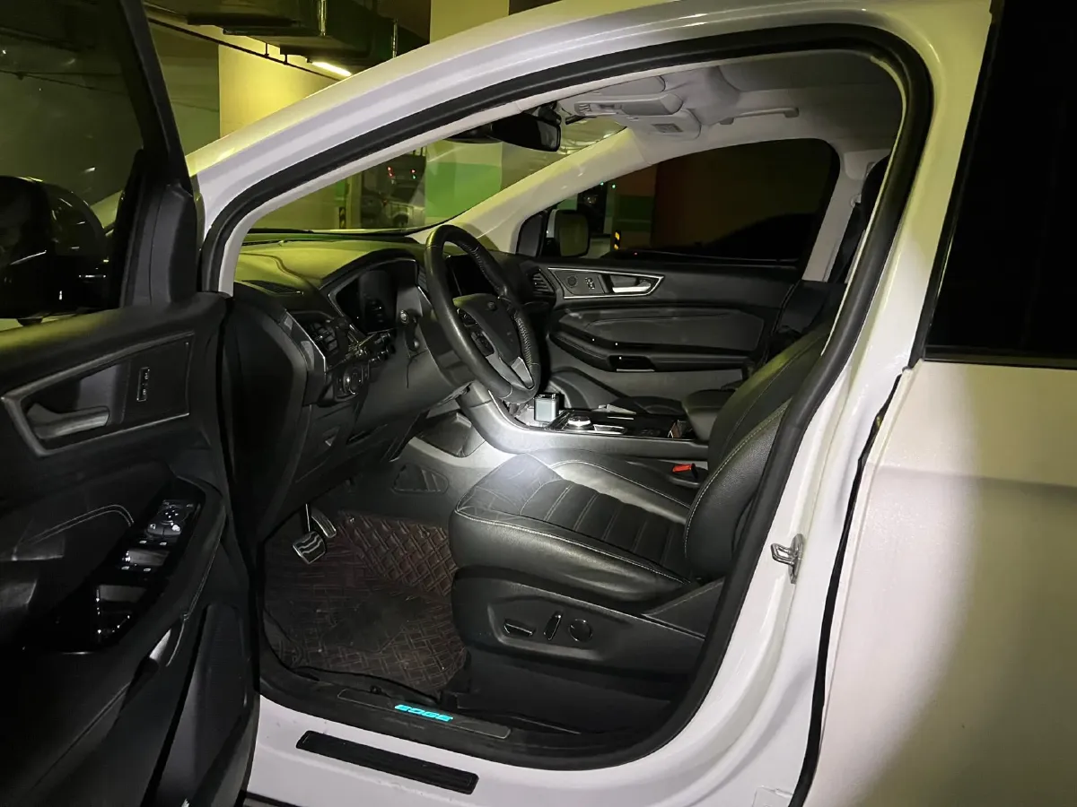 2020 Ford Edge 2.0T 245HP L4 8AT,autocango,china used car exporter,china ev exporter,chinese used car exporter,chinese used ev exporter