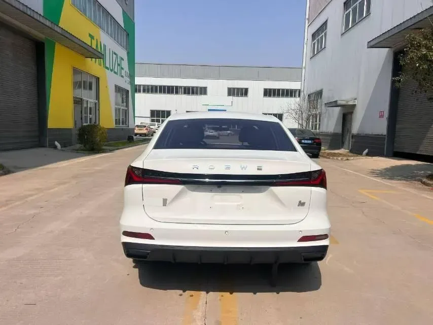 2023 Roewe i5 1.5L 129HP L4 5MT,autocango,china used car exporter,china ev exporter,chinese used car exporter,chinese used ev exporter