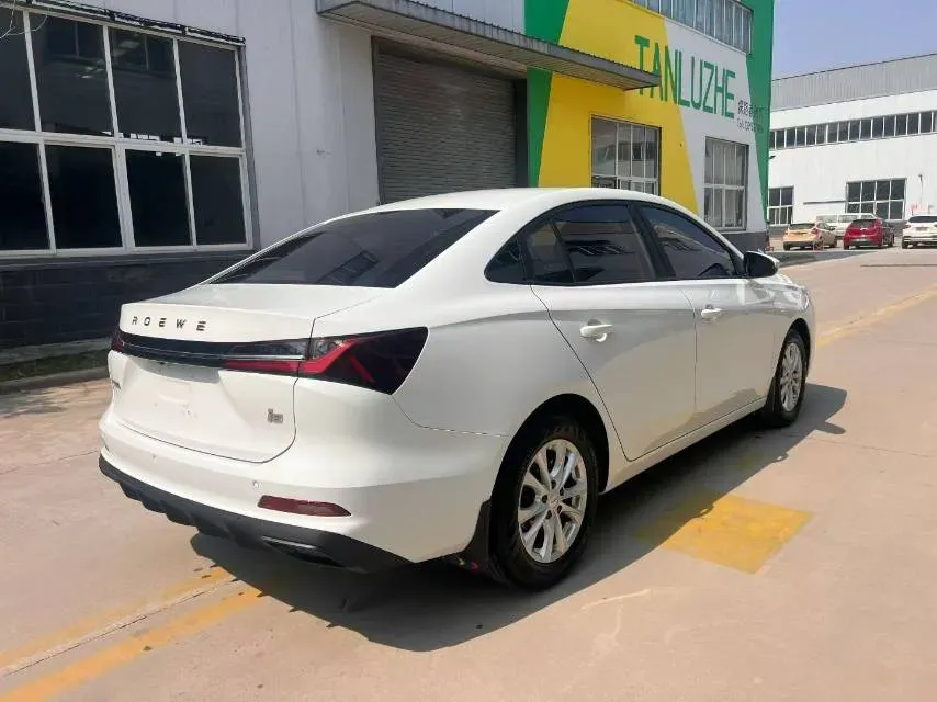 2023 Roewe i5 1.5L 129HP L4 5MT,autocango,china used car exporter,china ev exporter,chinese used car exporter,chinese used ev exporter