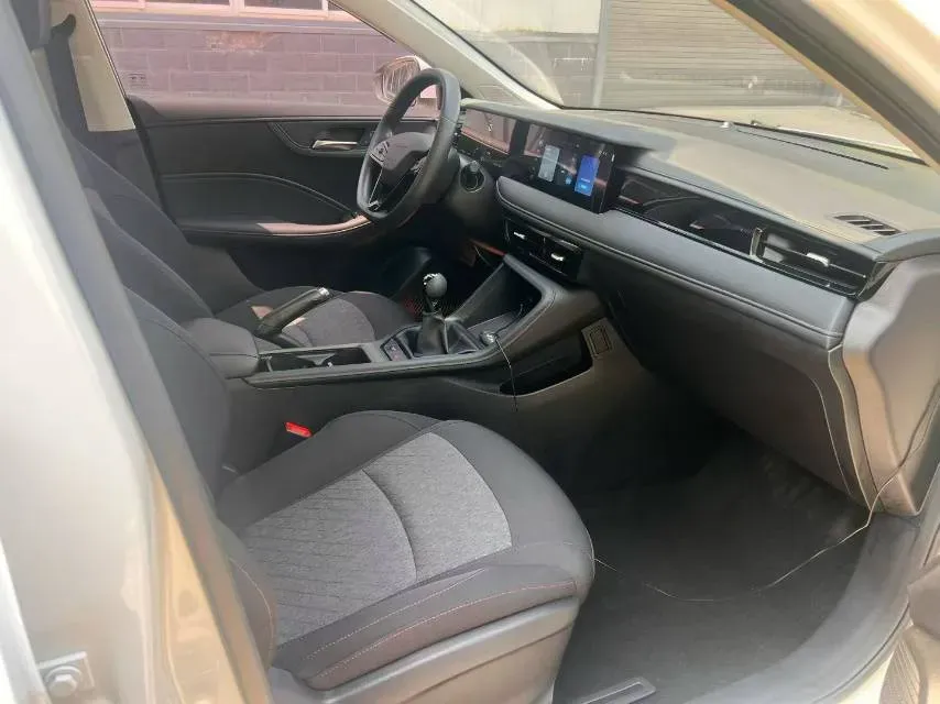 2023 Roewe i5 1.5L 129HP L4 5MT,autocango,china used car exporter,china ev exporter,chinese used car exporter,chinese used ev exporter