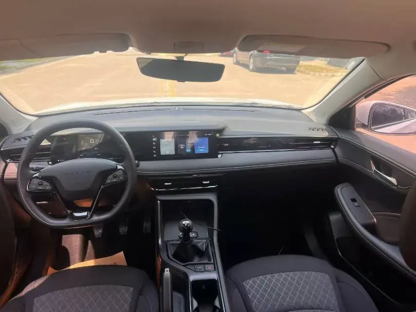 2023 Roewe i5 1.5L 129HP L4 5MT,autocango,china used car exporter,china ev exporter,chinese used car exporter,chinese used ev exporter