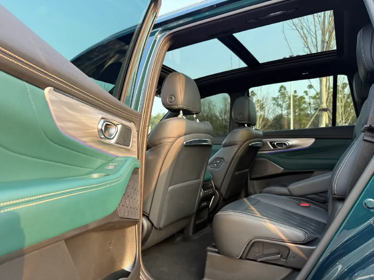 2022 GAC Trumpchi GS8 2.0T 252HP L4 8AT,autocango,china used car exporter,china ev exporter,chinese used car exporter,chinese used ev exporter