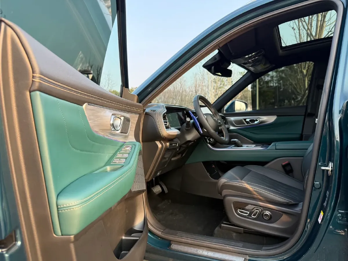 2022 GAC Trumpchi GS8 2.0T 252HP L4 8AT,autocango,china used car exporter,china ev exporter,chinese used car exporter,chinese used ev exporter