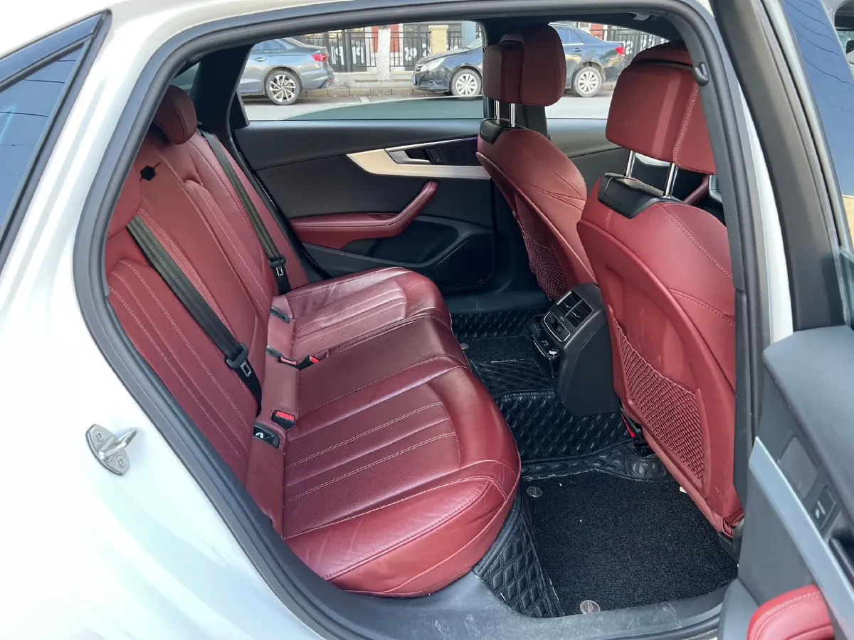 2023 Audi A4L 2.0T 190HP L4 7DCT,autocango,china used car exporter,china ev exporter,chinese used car exporter,chinese used ev exporter