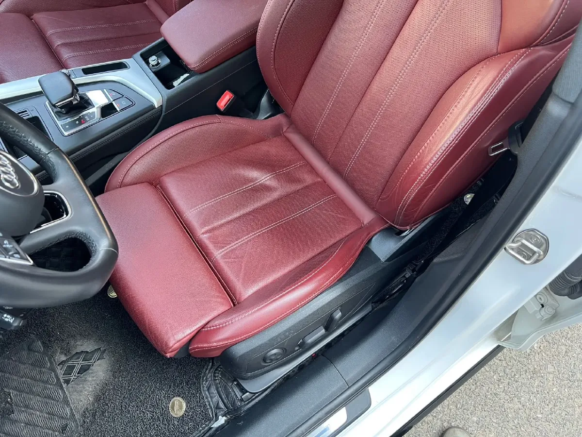 2023 Audi A4L 2.0T 190HP L4 7DCT,autocango,china used car exporter,china ev exporter,chinese used car exporter,chinese used ev exporter