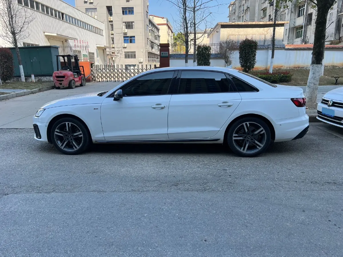 2023 Audi A4L 2.0T 190HP L4 7DCT,autocango,china used car exporter,china ev exporter,chinese used car exporter,chinese used ev exporter
