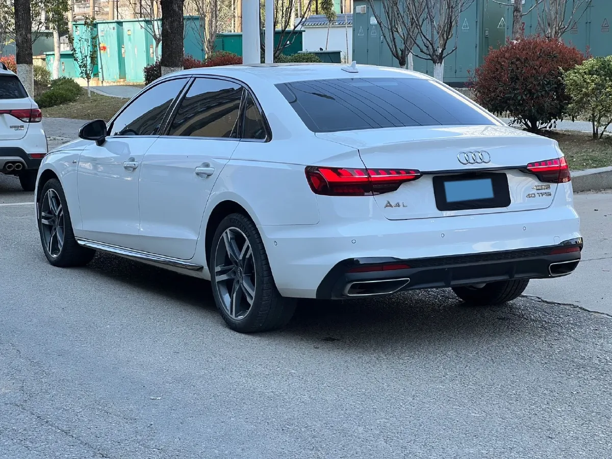 2023 Audi A4L 2.0T 190HP L4 7DCT,autocango,china used car exporter,china ev exporter,chinese used car exporter,chinese used ev exporter
