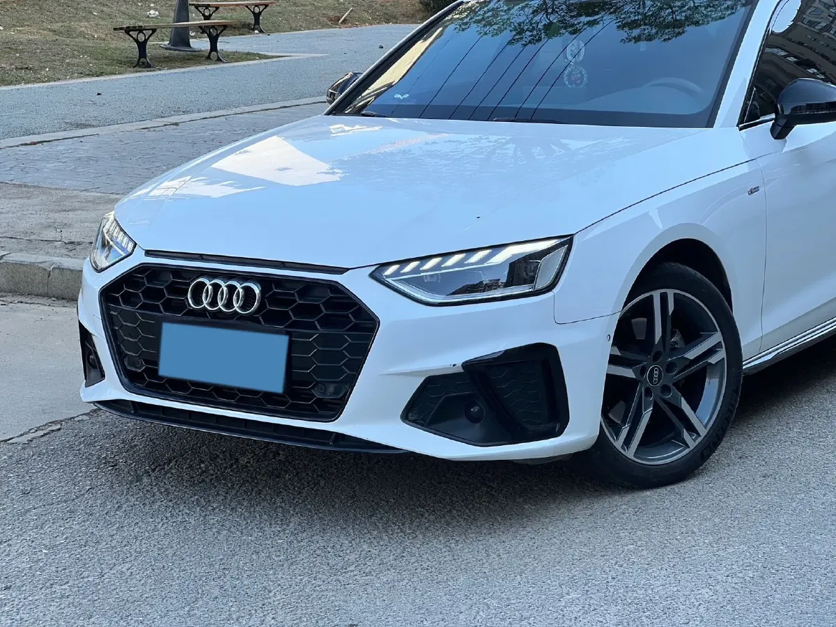 2023 Audi A4L 2.0T 190HP L4 7DCT,autocango,china used car exporter,china ev exporter,chinese used car exporter,chinese used ev exporter