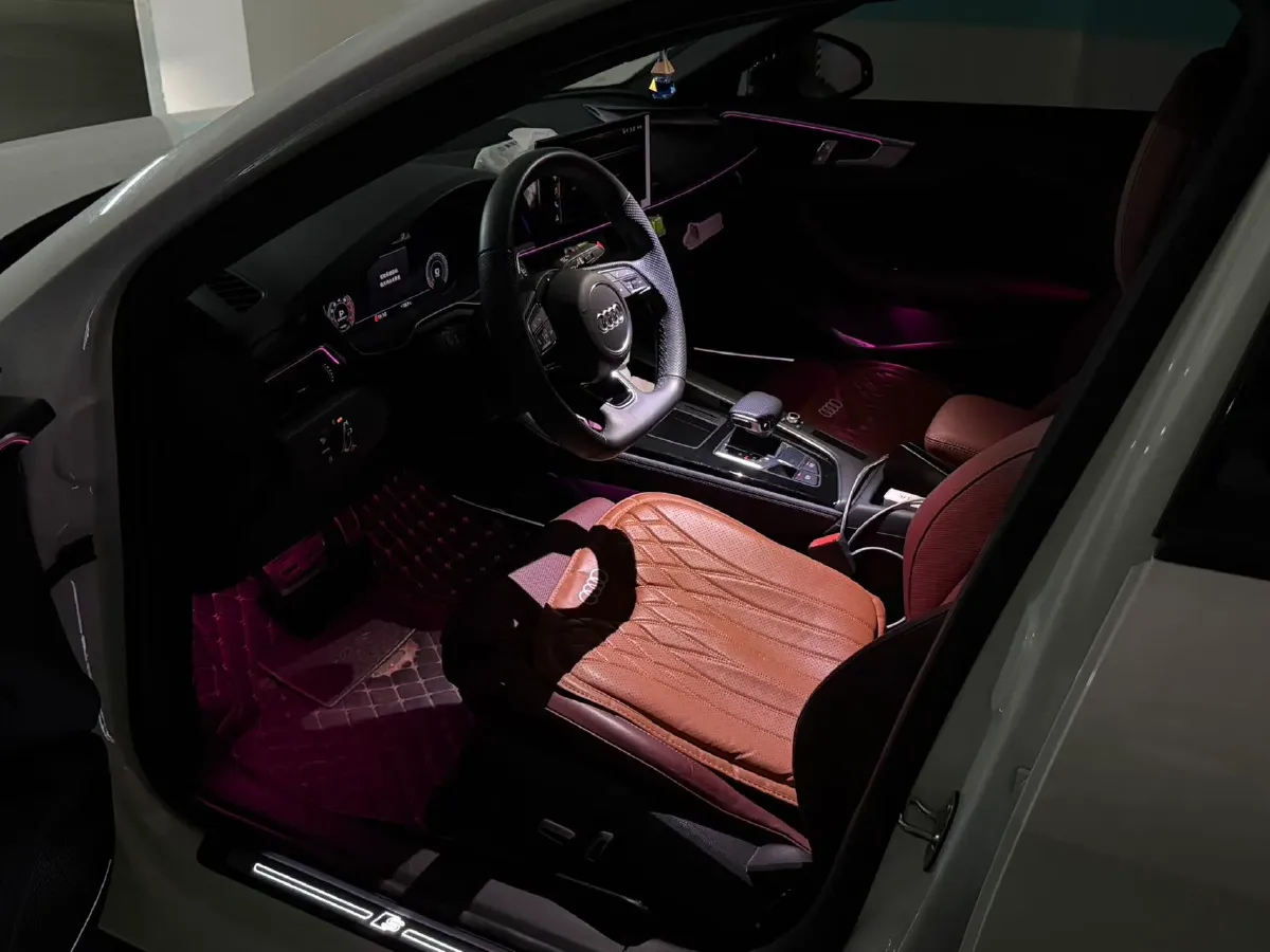 2024 Audi A4L 2.0T 190HP L4 7DCT,autocango,china used car exporter,china ev exporter,chinese used car exporter,chinese used ev exporter