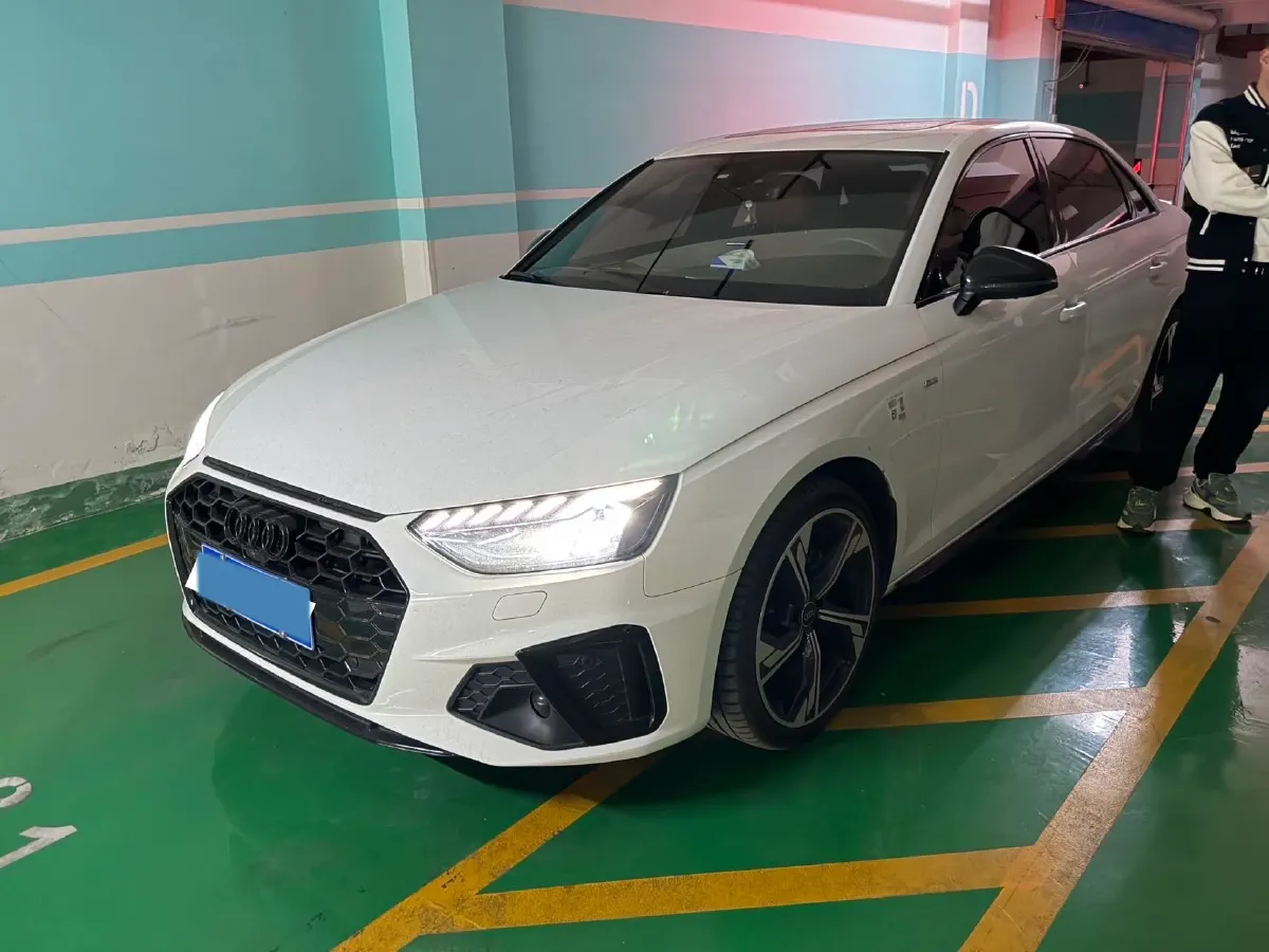 2024 Audi A4L 2.0T 190HP L4 7DCT,autocango,china used car exporter,china ev exporter,chinese used car exporter,chinese used ev exporter