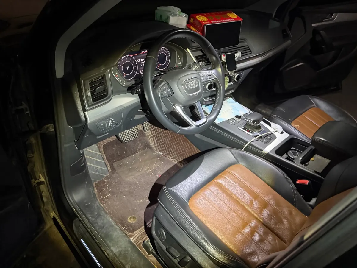 2020 Audi Q5L 2.0T 190HP L4 7DCT,autocango,china used car exporter,china ev exporter,chinese used car exporter,chinese used ev exporter