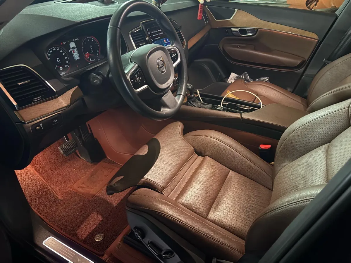 2020 Volvo XC90 2.0T 310HP L4 8AT,autocango,china used car exporter,china ev exporter,chinese used car exporter,chinese used ev exporter