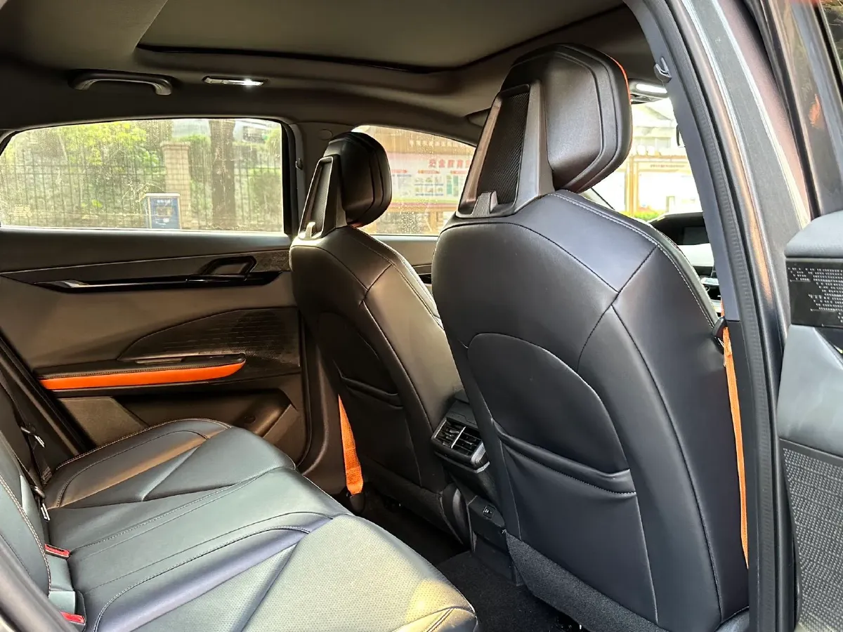 2022 ChangAn UNI-V 1.5T 188HP L4 7DCT,autocango,china used car exporter,china ev exporter,chinese used car exporter,chinese used ev exporter