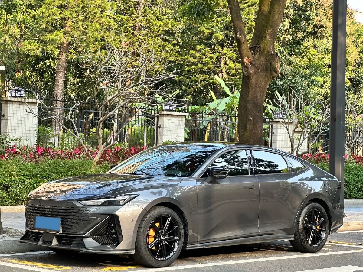 2022 ChangAn UNI-V 1.5T 188HP L4 7DCT,autocango,china used car exporter,china ev exporter,chinese used car exporter,chinese used ev exporter