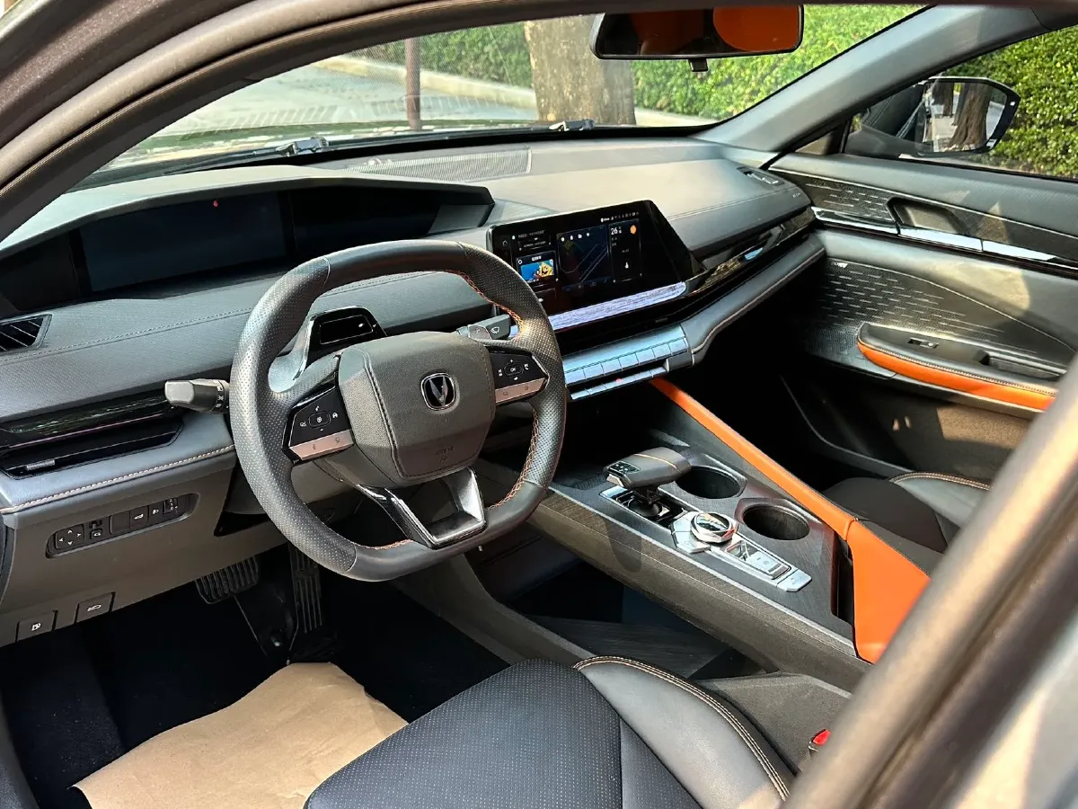 2022 ChangAn UNI-V 1.5T 188HP L4 7DCT,autocango,china used car exporter,china ev exporter,chinese used car exporter,chinese used ev exporter