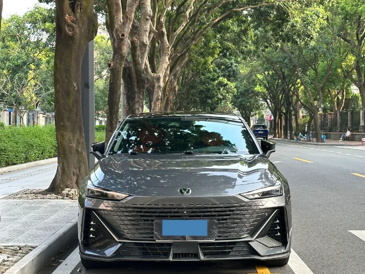 2022 ChangAn UNI-V 1.5T 188HP L4 7DCT,autocango,china used car exporter,china ev exporter,chinese used car exporter,chinese used ev exporter