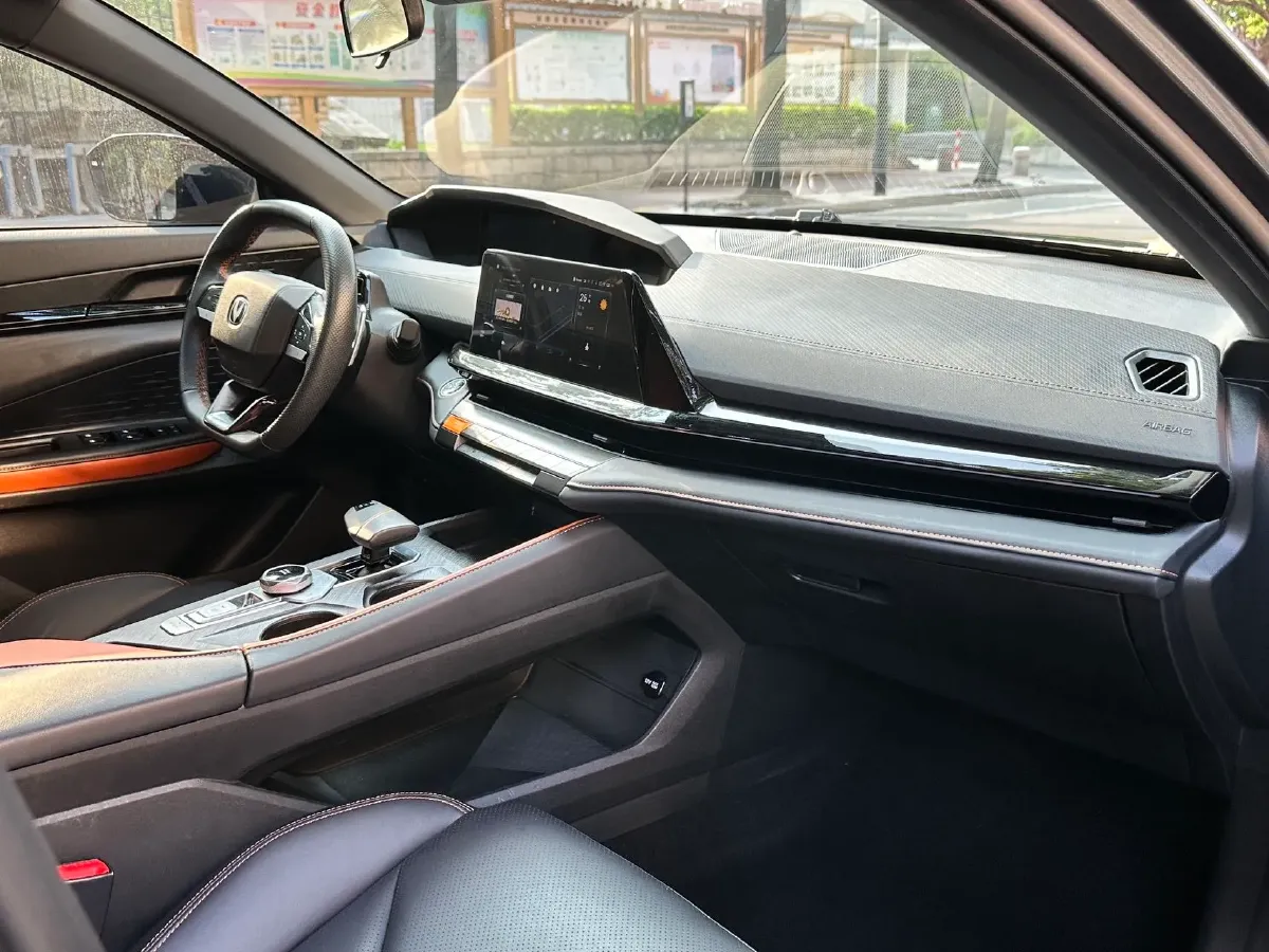 2022 ChangAn UNI-V 1.5T 188HP L4 7DCT,autocango,china used car exporter,china ev exporter,chinese used car exporter,chinese used ev exporter