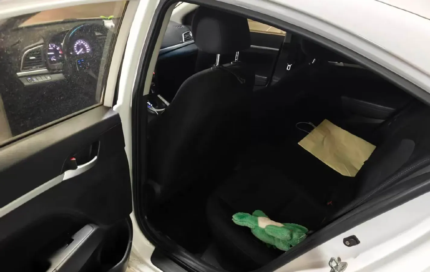 2016 Hyundai Elantra 1.6L 130HP L4 6AT,autocango,china used car exporter,china ev exporter,chinese used car exporter,chinese used ev exporter