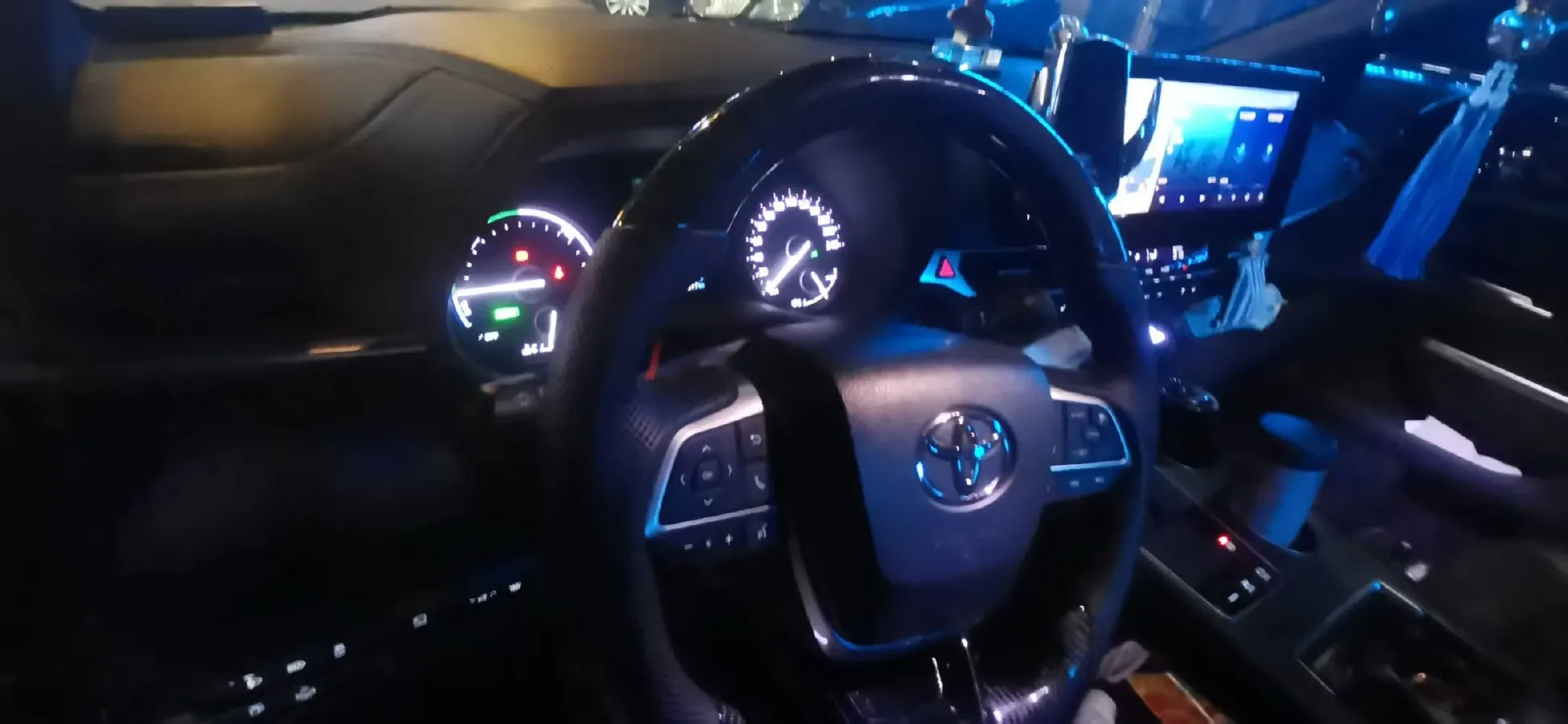 2023 Toyota Sienna 2.5L 189HP L4 E-CVT Hybrid,autocango,china used car exporter,china ev exporter,chinese used car exporter,chinese used ev exporter