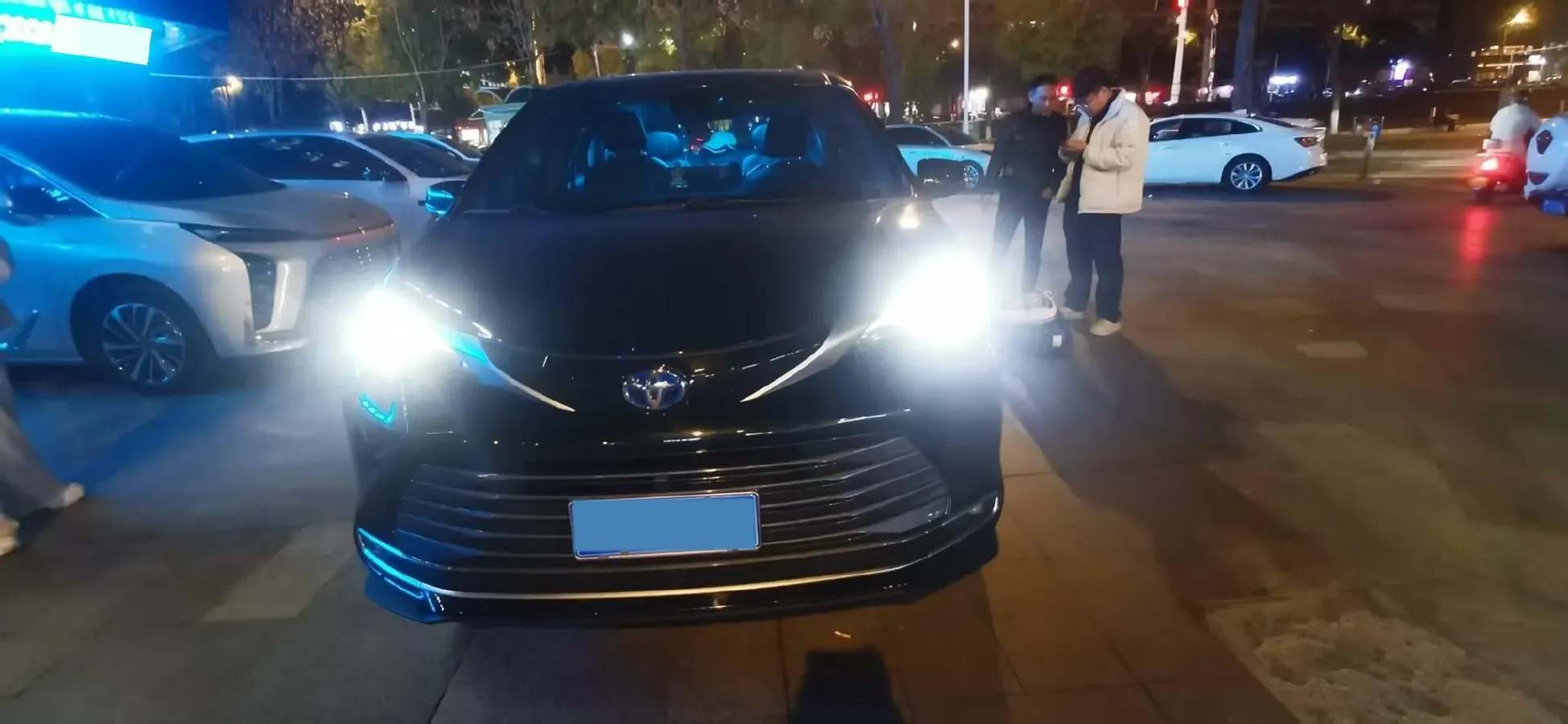 2023 Toyota Sienna 2.5L 189HP L4 E-CVT Hybrid,autocango,china used car exporter,china ev exporter,chinese used car exporter,chinese used ev exporter