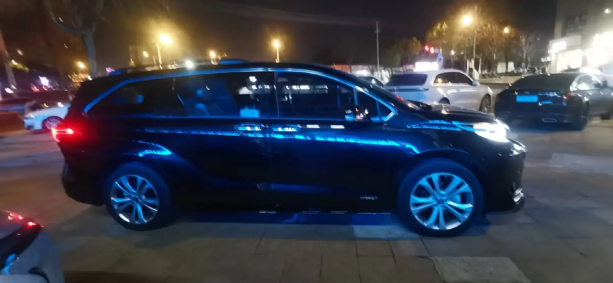 2023 Toyota Sienna 2.5L 189HP L4 E-CVT Hybrid,autocango,china used car exporter,china ev exporter,chinese used car exporter,chinese used ev exporter