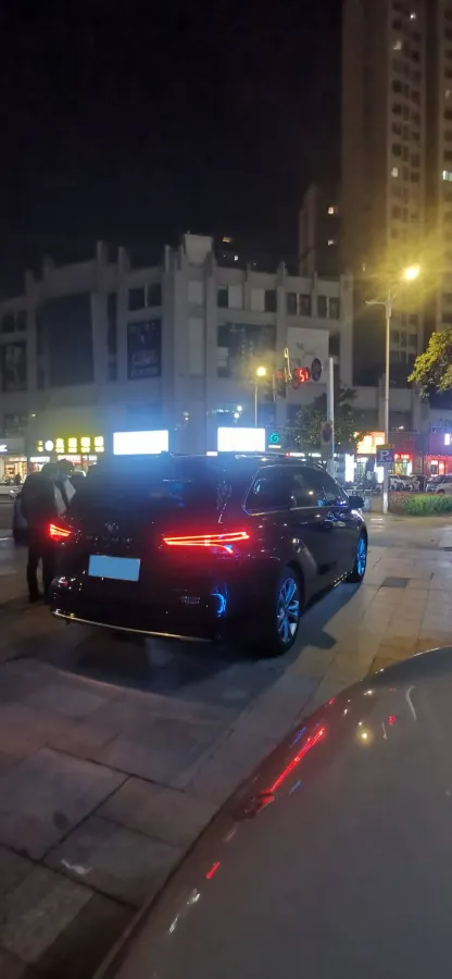 2023 Toyota Sienna 2.5L 189HP L4 E-CVT Hybrid,autocango,china used car exporter,china ev exporter,chinese used car exporter,chinese used ev exporter