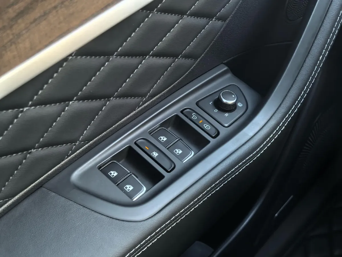 2022 HongQi HS7 3.0T 337HP V6 8AT,autocango,china used car exporter,china ev exporter,chinese used car exporter,chinese used ev exporter