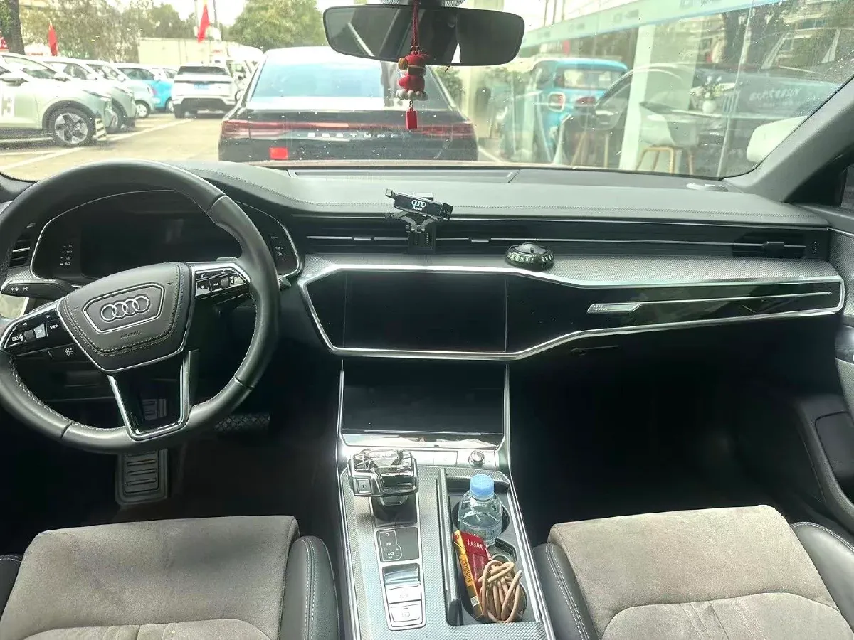 2023 Audi A6L 2.0T 190HP L4 7DCT,autocango,china used car exporter,china ev exporter,chinese used car exporter,chinese used ev exporter