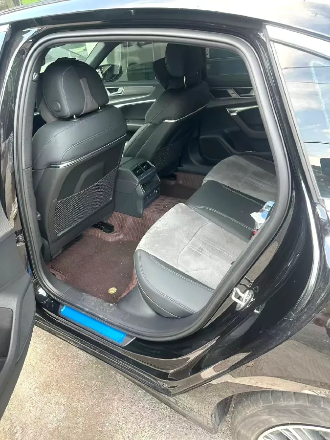 2023 Audi A6L 2.0T 190HP L4 7DCT,autocango,china used car exporter,china ev exporter,chinese used car exporter,chinese used ev exporter