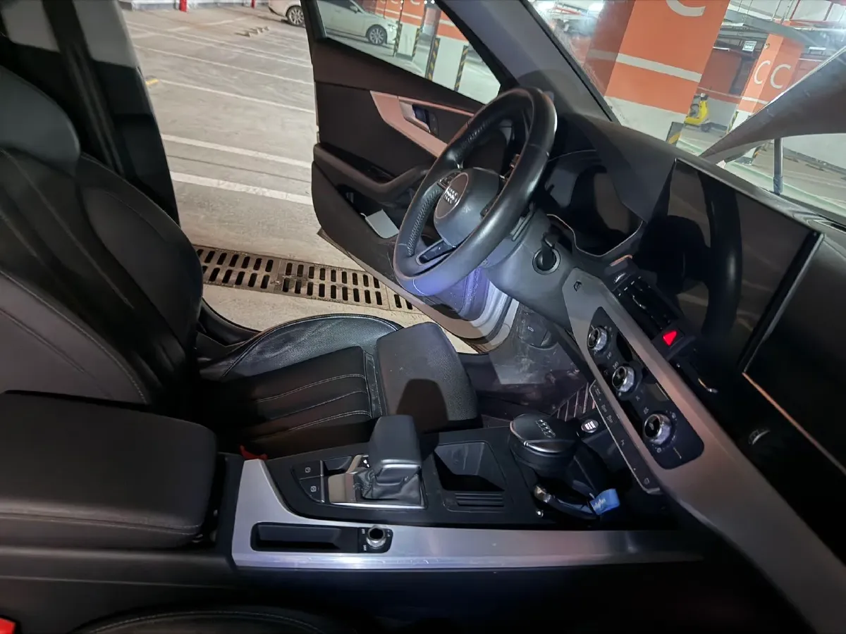 2022 Audi A4L 2.0T 190HP L4 7DCT,autocango,china used car exporter,china ev exporter,chinese used car exporter,chinese used ev exporter