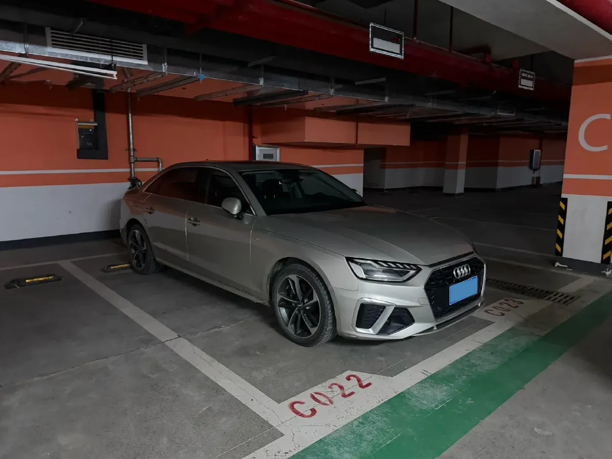 2022 Audi A4L 2.0T 190HP L4 7DCT,autocango,china used car exporter,china ev exporter,chinese used car exporter,chinese used ev exporter