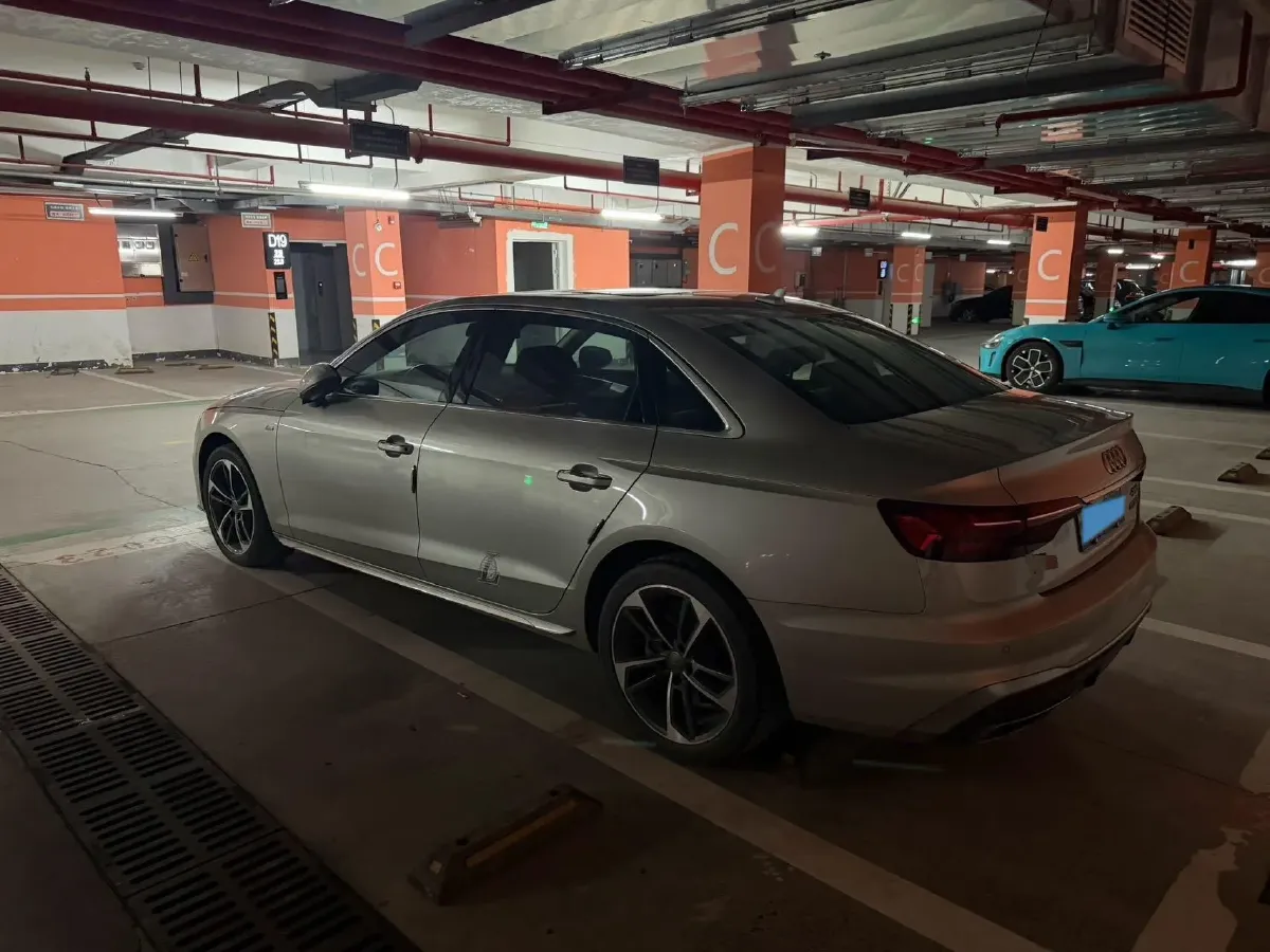2022 Audi A4L 2.0T 190HP L4 7DCT,autocango,china used car exporter,china ev exporter,chinese used car exporter,chinese used ev exporter
