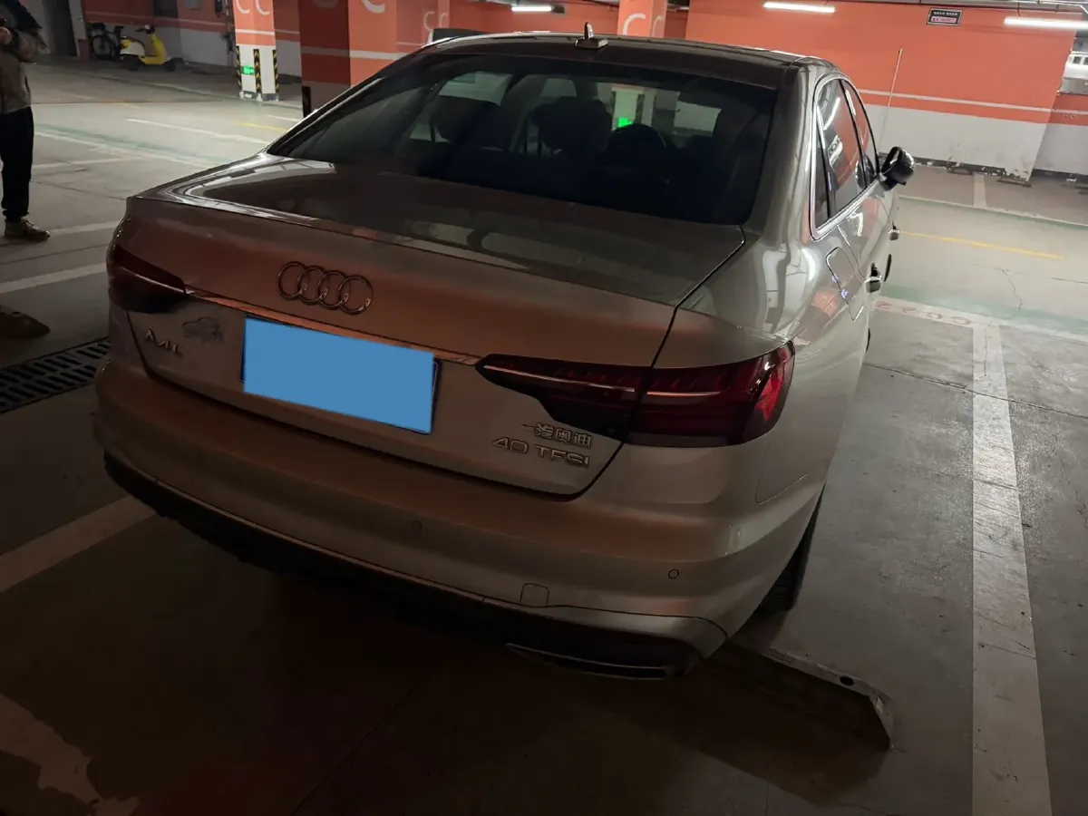 2022 Audi A4L 2.0T 190HP L4 7DCT,autocango,china used car exporter,china ev exporter,chinese used car exporter,chinese used ev exporter