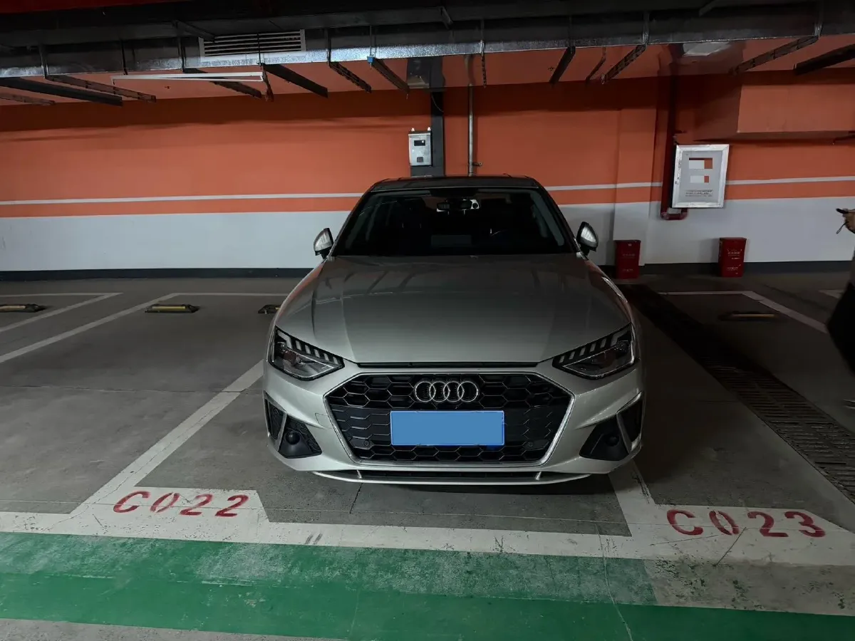 2022 Audi A4L 2.0T 190HP L4 7DCT,autocango,china used car exporter,china ev exporter,chinese used car exporter,chinese used ev exporter