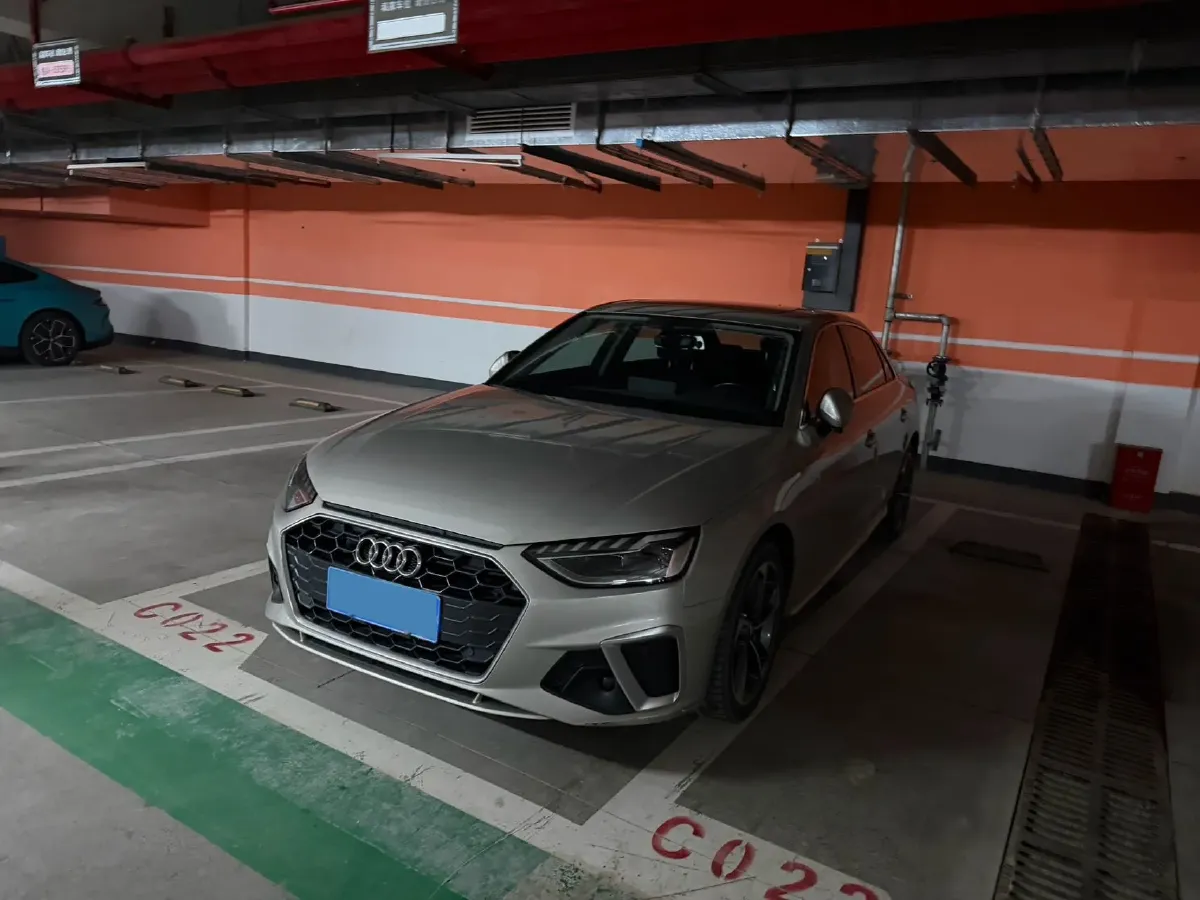2022 Audi A4L 2.0T 190HP L4 7DCT,autocango,china used car exporter,china ev exporter,chinese used car exporter,chinese used ev exporter