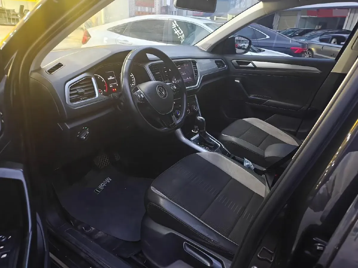2020 Volkswagen T-Roc 1.4T 150HP L4 7DCT,autocango,china used car exporter,china ev exporter,chinese used car exporter,chinese used ev exporter