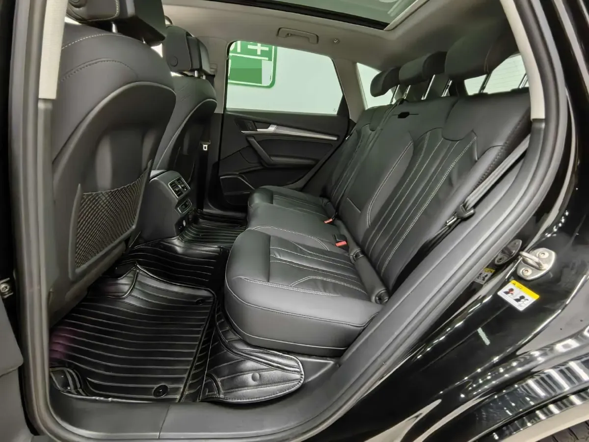 2022 Audi Q5L 2.0T 252HP L4 7DCT,autocango,china used car exporter,china ev exporter,chinese used car exporter,chinese used ev exporter