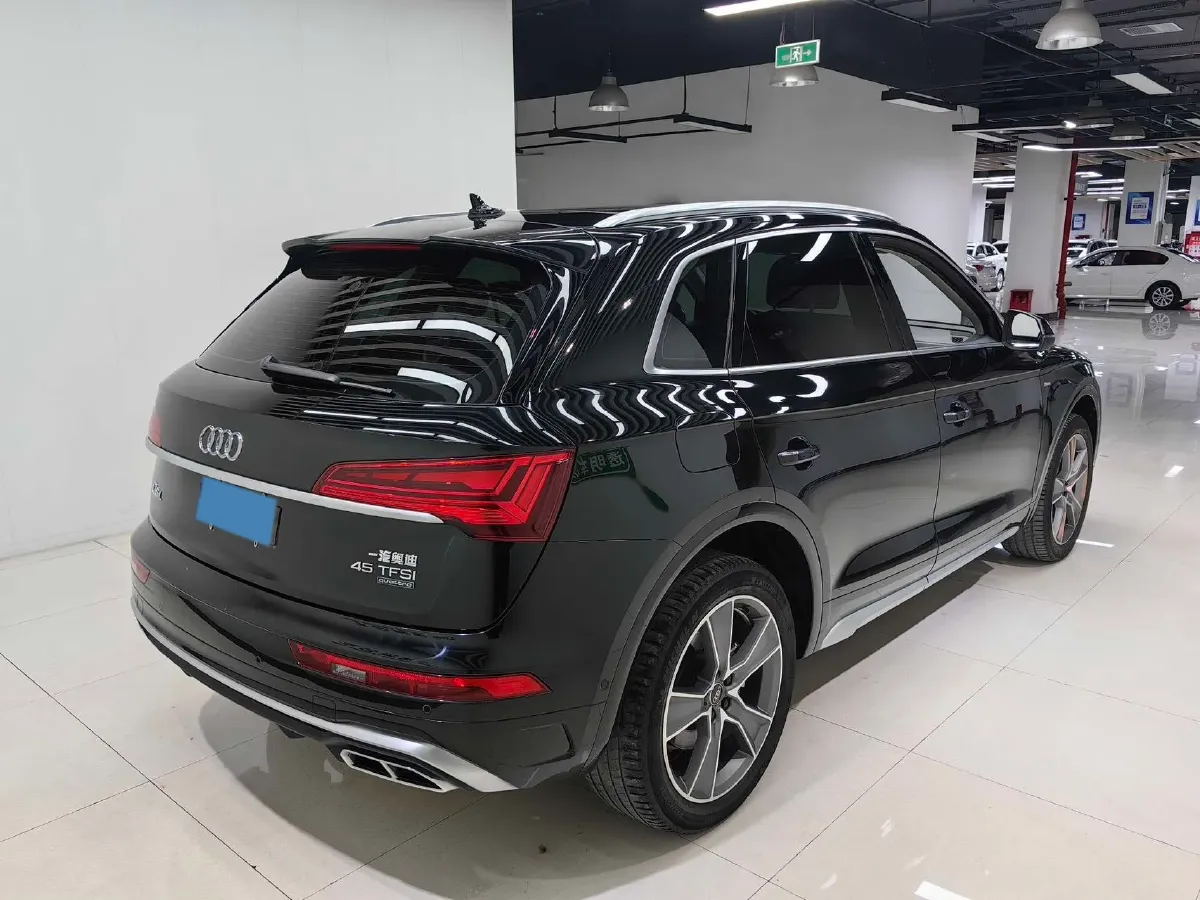 2022 Audi Q5L 2.0T 252HP L4 7DCT,autocango,china used car exporter,china ev exporter,chinese used car exporter,chinese used ev exporter