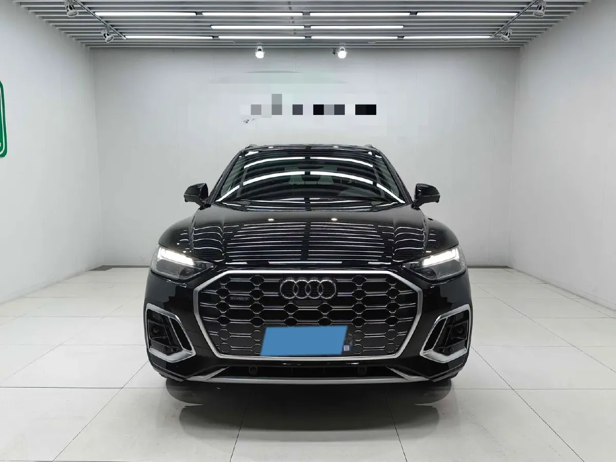 2022 Audi Q5L 2.0T 252HP L4 7DCT,autocango,china used car exporter,china ev exporter,chinese used car exporter,chinese used ev exporter