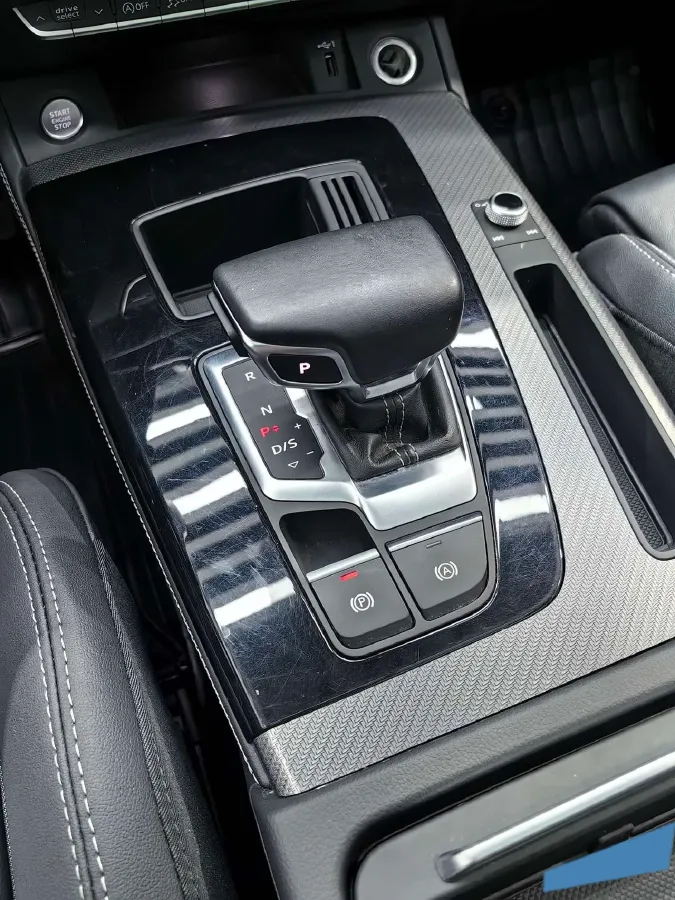 2022 Audi Q5L 2.0T 252HP L4 7DCT,autocango,china used car exporter,china ev exporter,chinese used car exporter,chinese used ev exporter