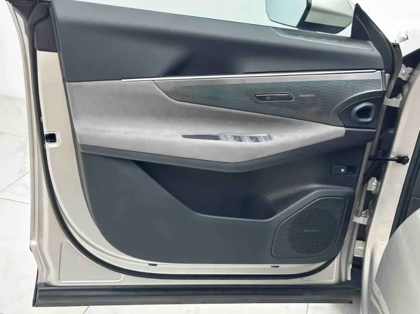 2025 LYNK&CO 08 EM-P 1.5T 163HP L4 3DHT PHEV 39.6/39.8KWH,autocango,china used car exporter,china ev exporter,chinese used car exporter,chinese used ev exporter