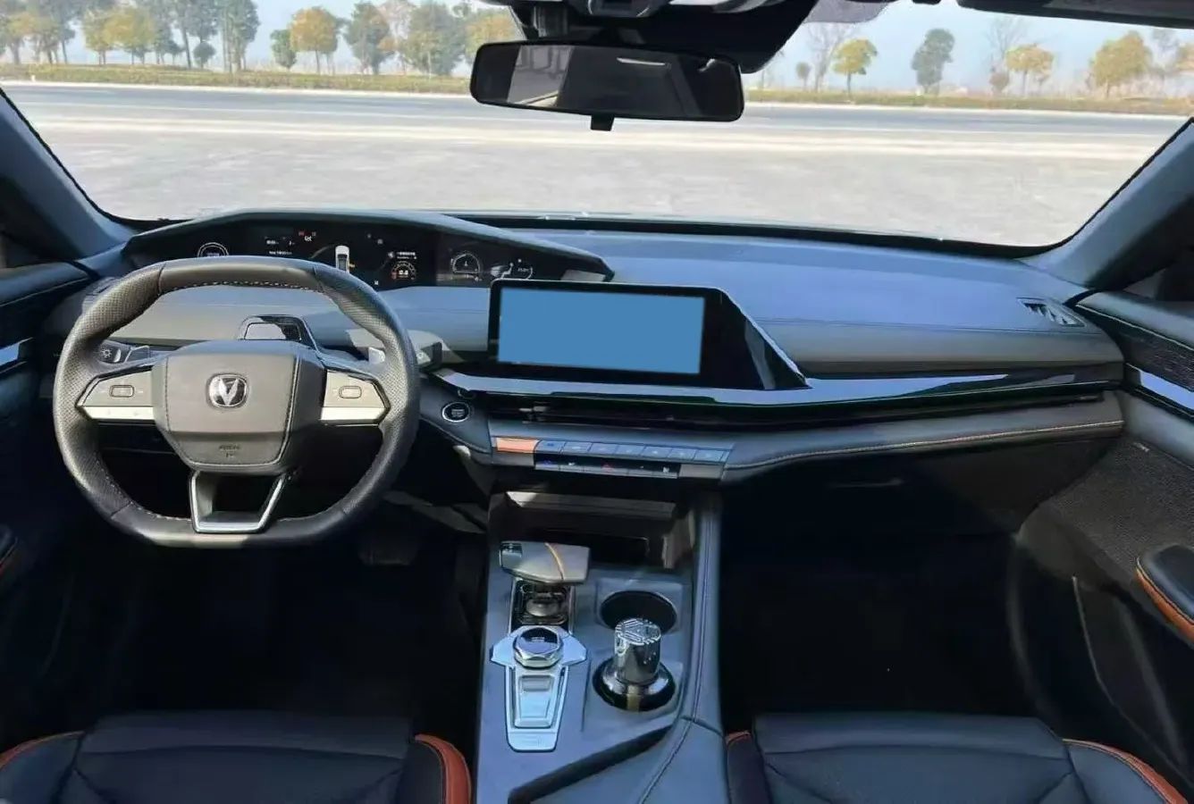 2023 ChangAn UNI-V 2.0T 233HP L4 8AT,autocango,china used car exporter,china ev exporter,chinese used car exporter,chinese used ev exporter