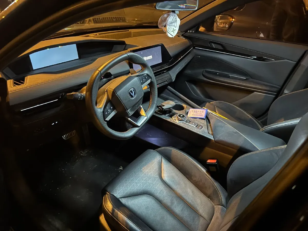 2023 ChangAn UNI-V 2.0T 233HP L4 8AT,autocango,china used car exporter,china ev exporter,chinese used car exporter,chinese used ev exporter