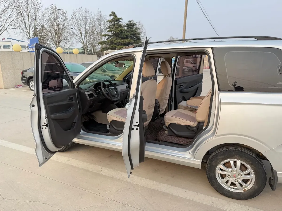 2019 WuLing HongGuang 1.5L 99HP L4 6MT,autocango,china used car exporter,china ev exporter,chinese used car exporter,chinese used ev exporter